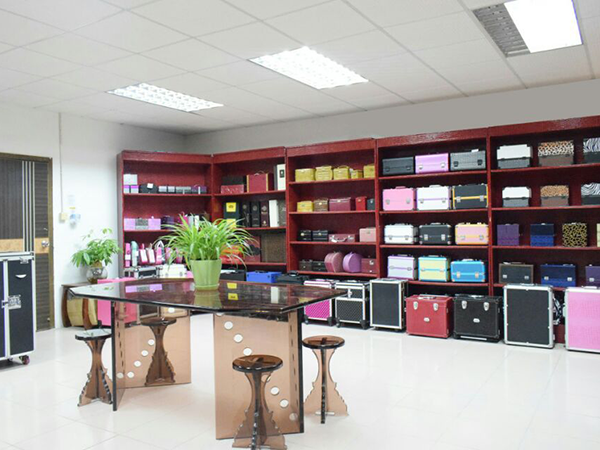 美易达铝箱、皮箱板房...